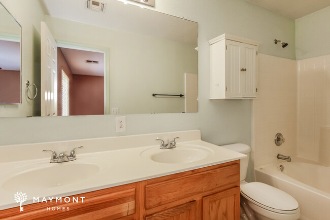 Building Photo - Comfortable 3-Bedroom Home