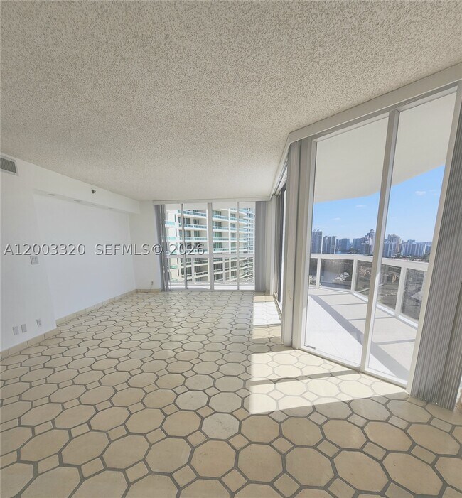 Building Photo - 20185 E Country Club Dr
