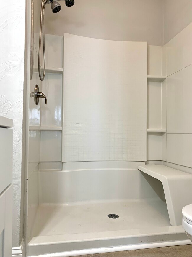 Building Photo - 19 Kirby St