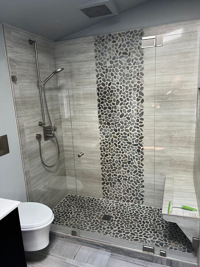 Building Photo - Palo Alto -Updated 3 Bedroom Condo In A Highly Sought After Neighborhood