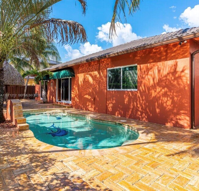 Building Photo - 14571 SW 160th Ct