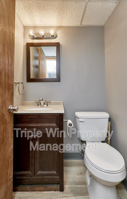 Building Photo - 2325 Golfway St