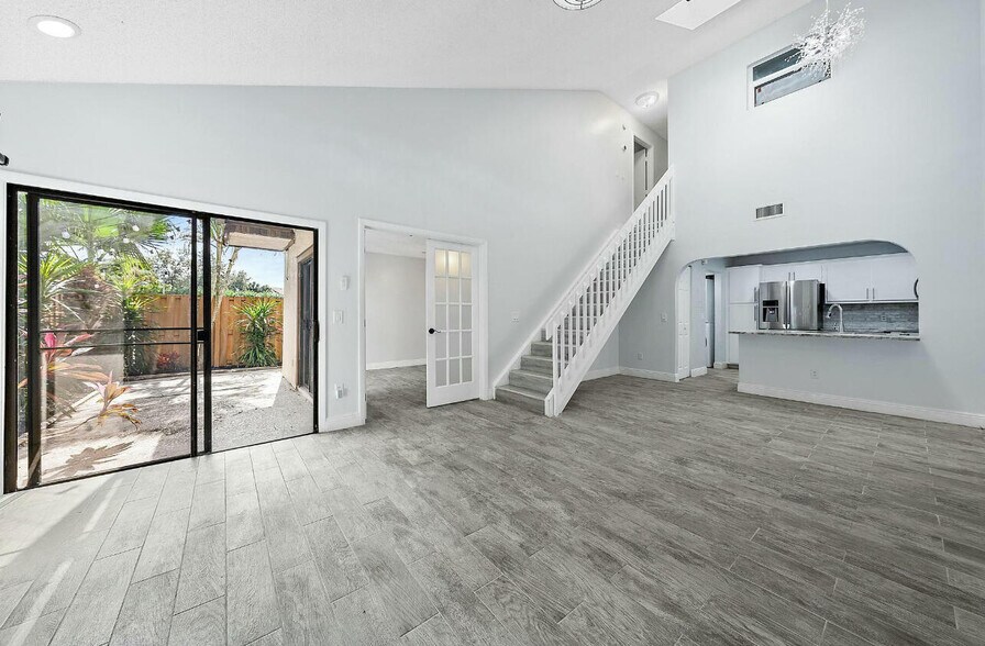 Building Photo - 4012 Palm Bay Cir