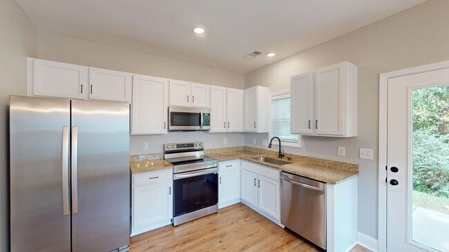 Building Photo - Black Friday Special Available- 2 Bed/2.5 ...