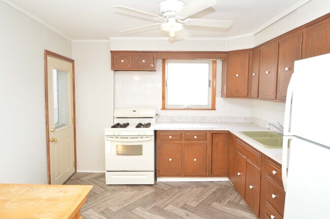 Building Photo - 2828 Sellers St