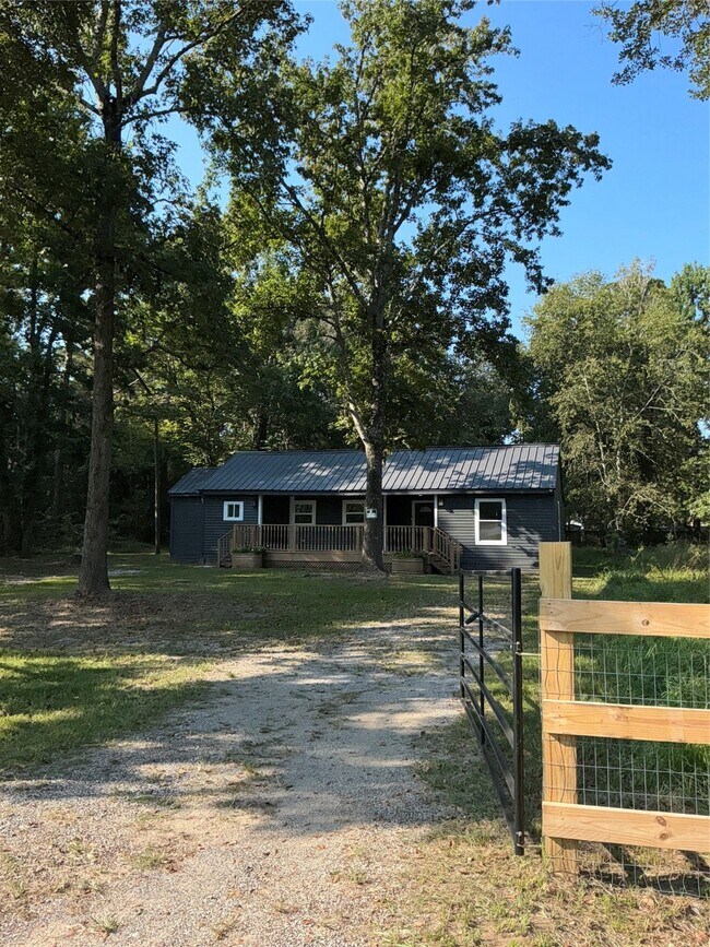 Building Photo - 10928 L&M Rd