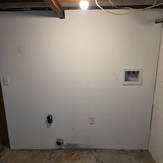 Building Photo - 1503 S 5th Ave