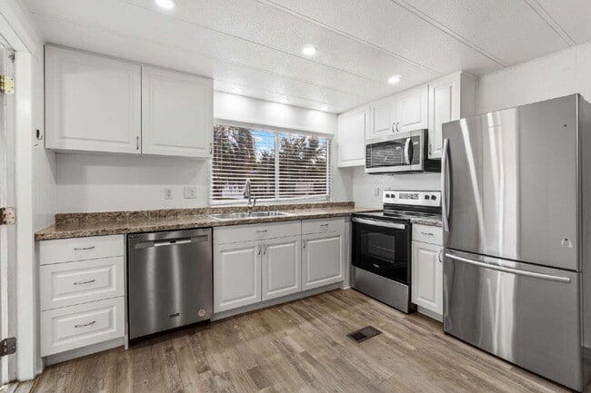 Building Photo - 2BR/2BA Manufactured Home in The Villages