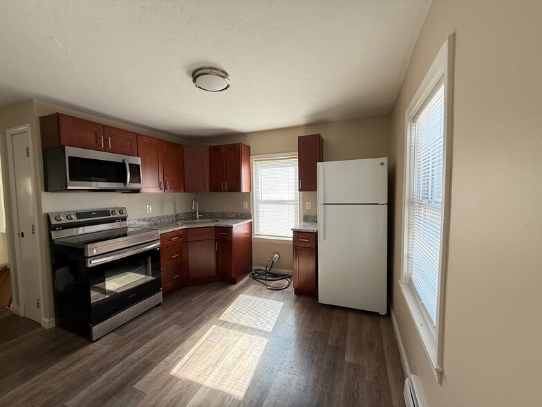 Kitchen - 1592 Main St