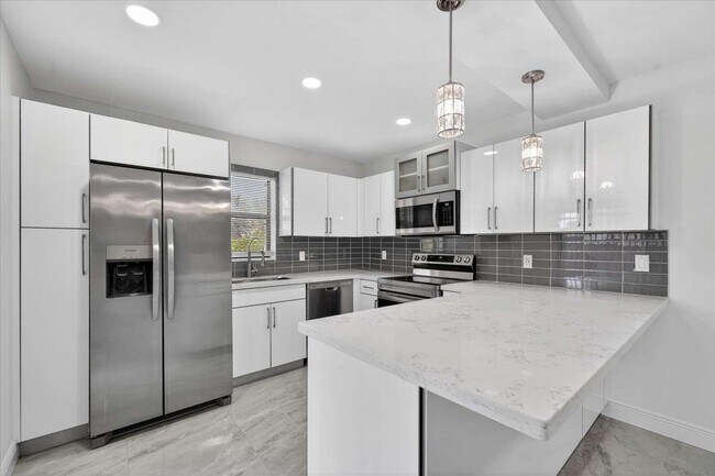 Building Photo - 7512 Courtyard Run E