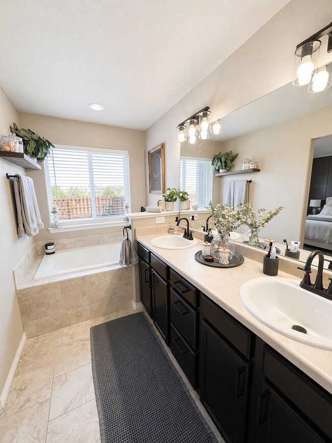 Building Photo - Stunning 5 Bedroom Ranch Home in Lorson Ranch!