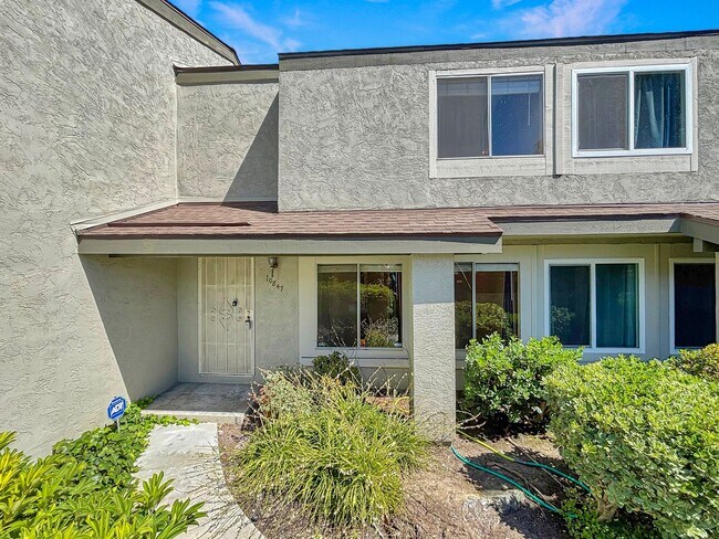 Building Photo - Beautiful 3BD/2.5BA Condo in Tierrasanta w...