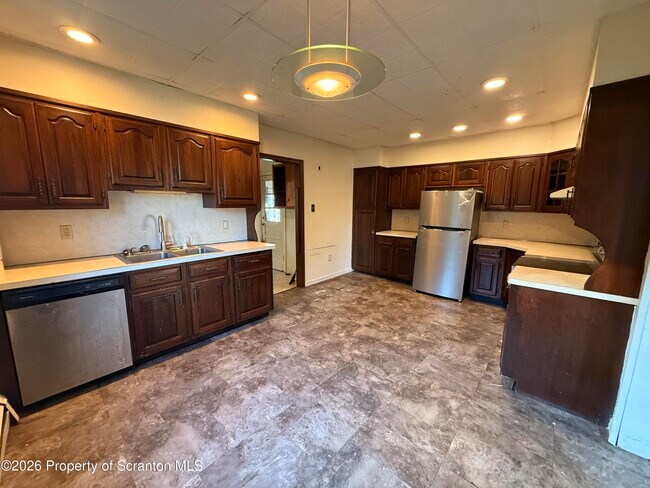 Building Photo - 947 Carmalt St