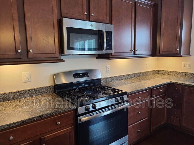 Building Photo - 316 Tree Line Dr