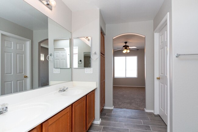 Building Photo - 31569 N Sundown Dr