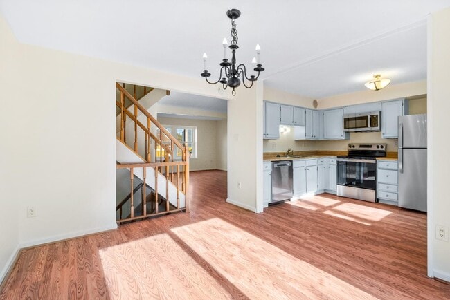 Building Photo - 152 Fairfield Dr