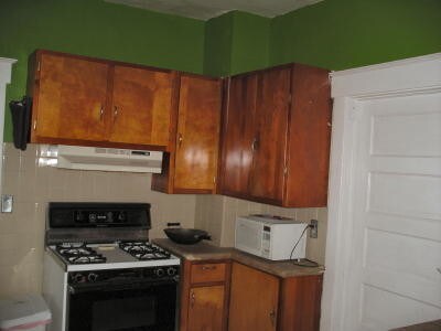 en, NW corner - 404 1/2 W Vine St