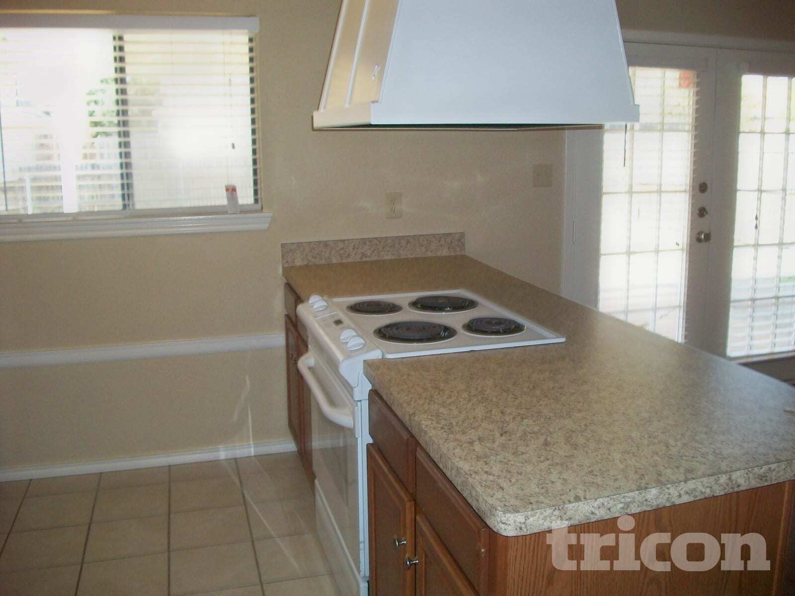 Building Photo - 9215 Sophora Dr