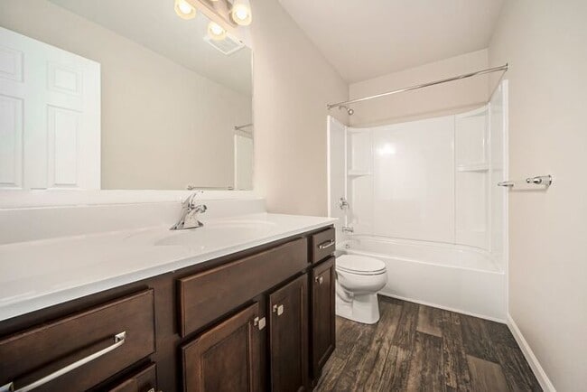 Building Photo - 4340 Briarhill Dr