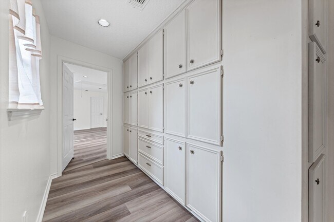 Building Photo - 110 Shadow Wood Dr