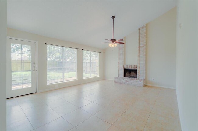 Building Photo - 4239 Southchase Ln