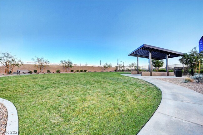 Building Photo - 779 Willits St