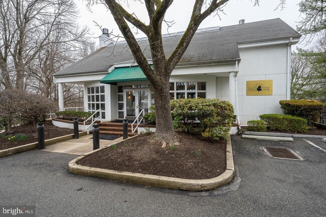 Building Photo - 1750 Oakwood Terrace