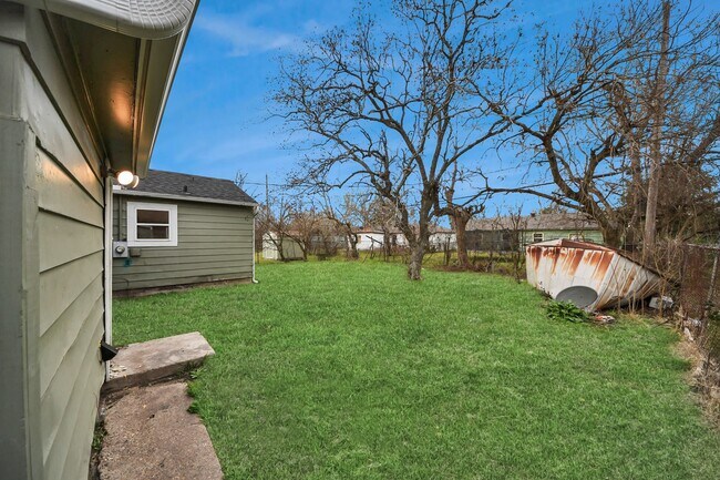 Building Photo - 10506 Sierra Dr