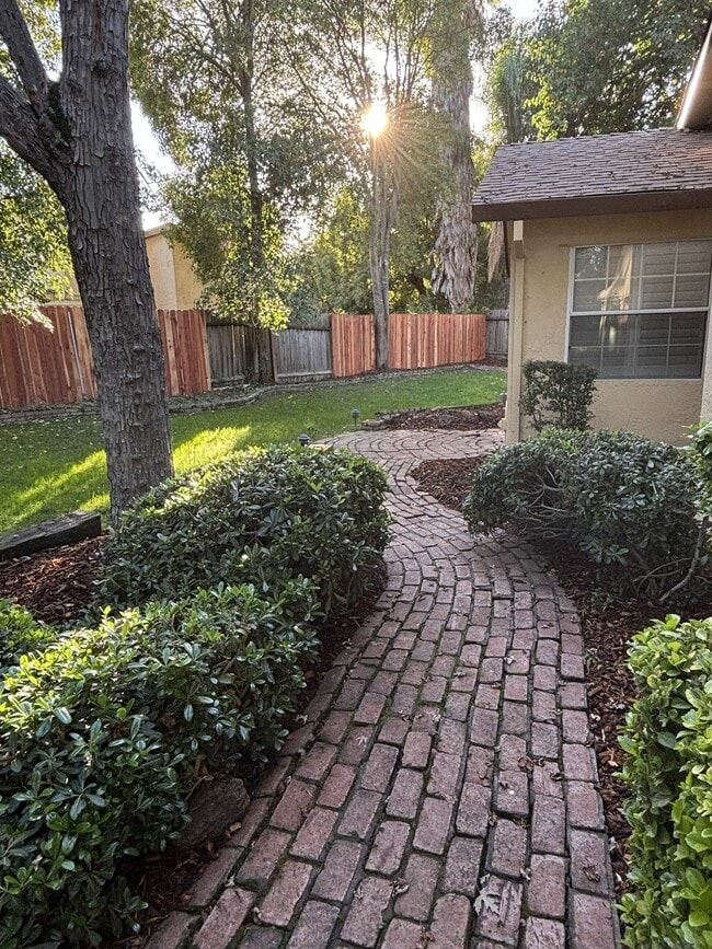 Building Photo - 34 Alvares Ct