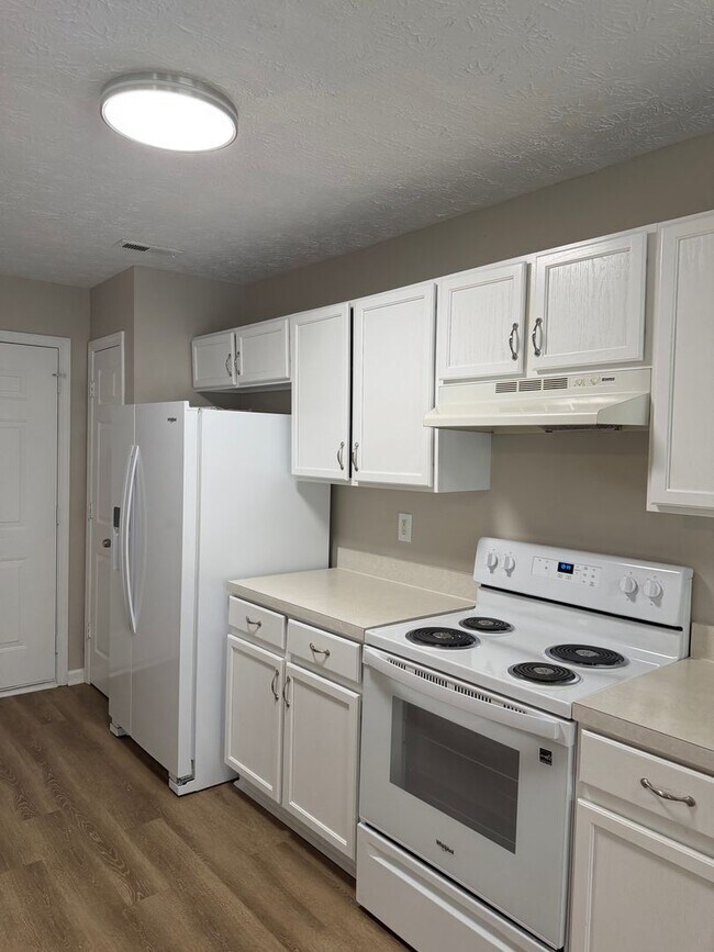 Building Photo - 3 Bedroom 2 Bathroom Ranch Home