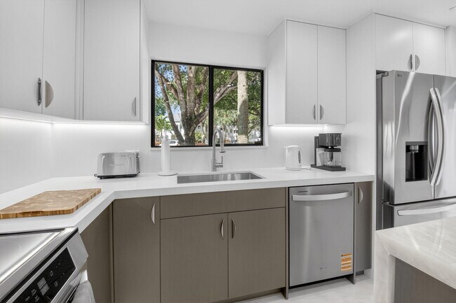 Building Photo - 15322 Strathearn Dr