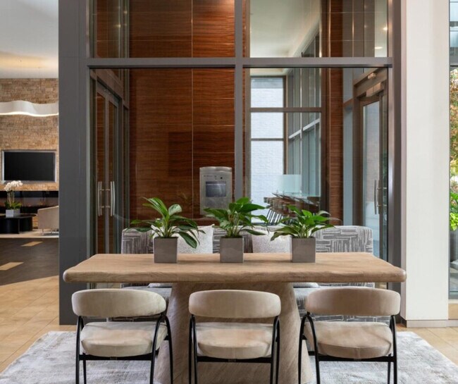 Building Photo - 1343 Ives Pl SE