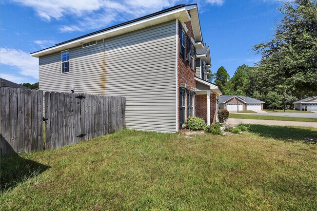 Building Photo - 721 Highgrove Ct