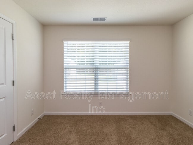 Building Photo - 4831 Birchcrest Ln