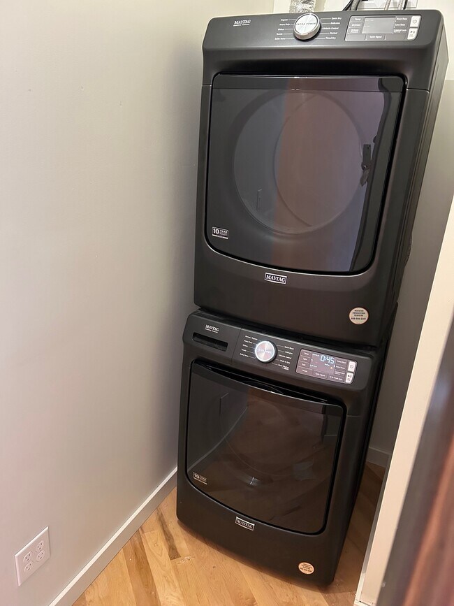 Building Photo - 2624 Pestalozzi St