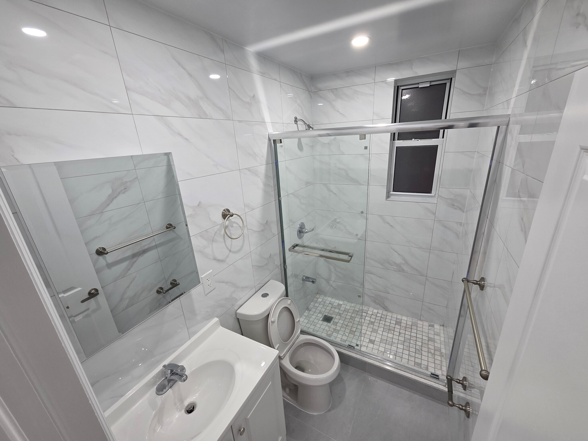 2-bedroom unit/bathroom - 3258 86th St