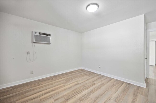 Building Photo - 220 Armstrong St