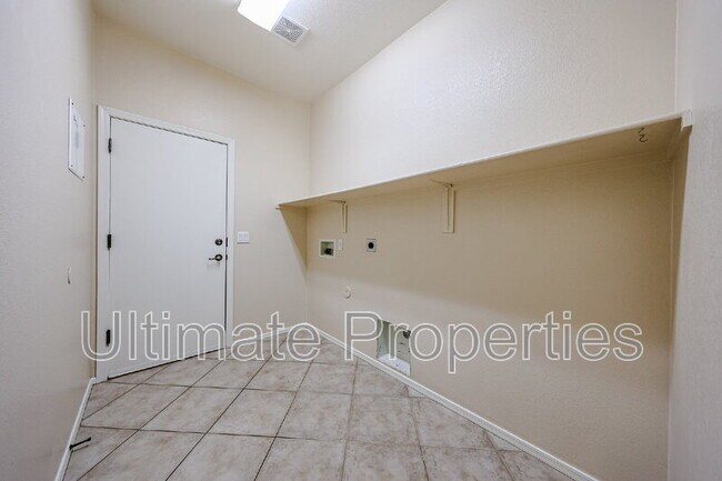 Building Photo - 14443 W Hearn Rd
