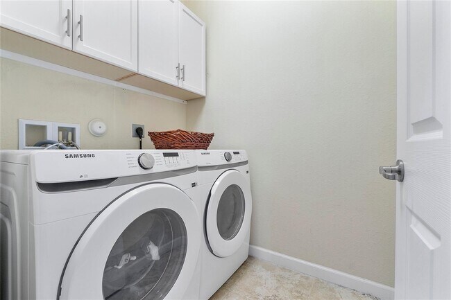 Building Photo - 10450 Wellington Parc Dr