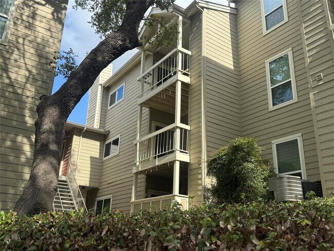 Building Photo - 114 E 31st St