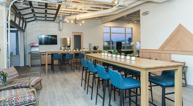 Building Photo - 9916 E Tillman Ave