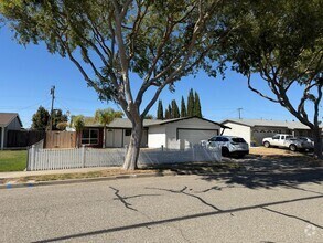 Building Photo - Charming Remodeled 3 Bedroom / 2 Bathroom ...