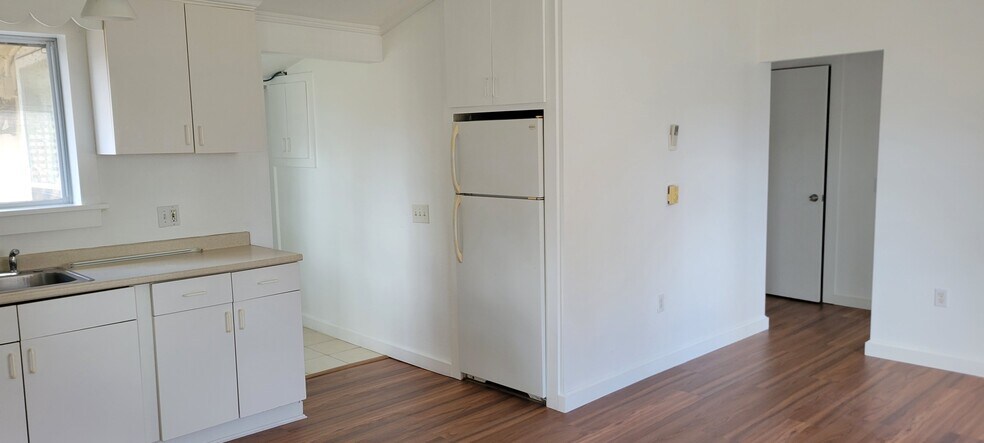 Kitchen Entry - 87 Cone Rd