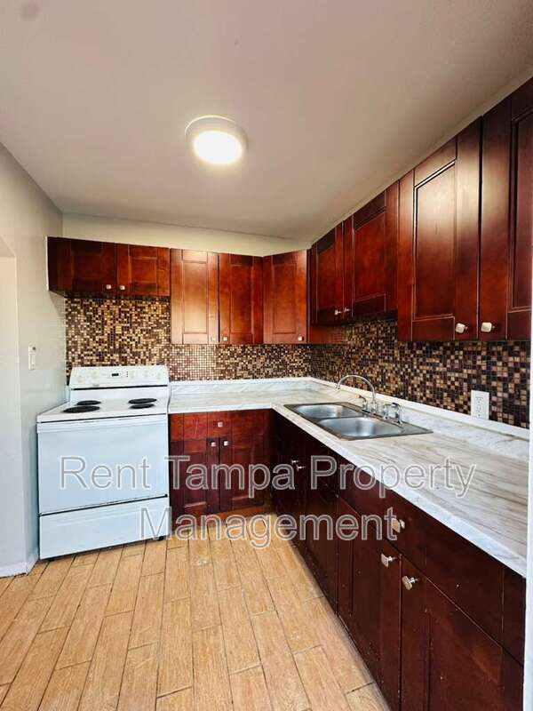 Building Photo - 761 22nd Ave S