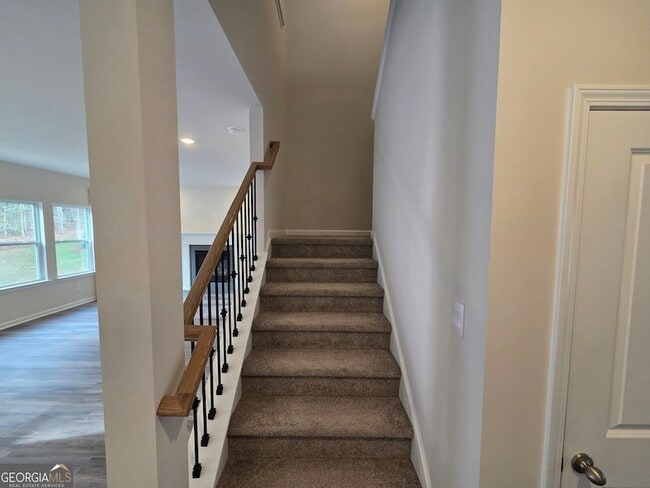 Building Photo - 167 Vly Oak Dr