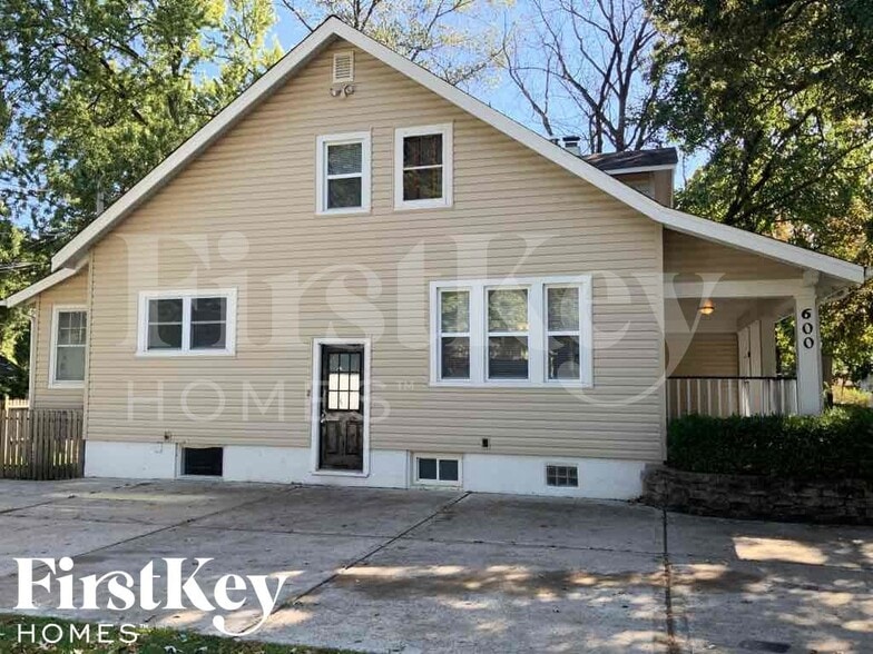 Building Photo - 600 Larkin Ave