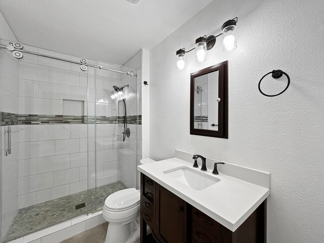 Building Photo - Beautiful 2B/2BA Condo in Mission Valley W...