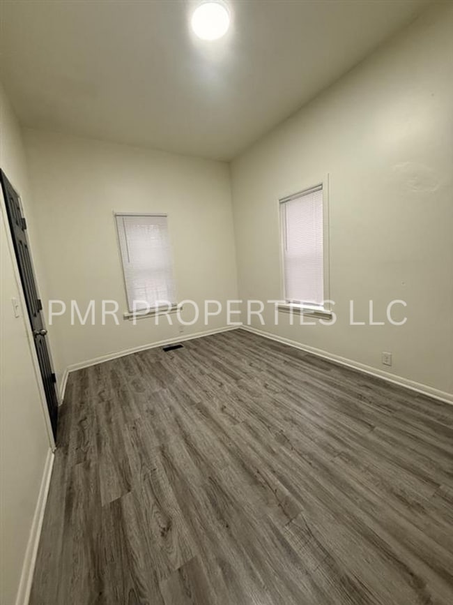 Building Photo - 2 Bedroom/ 1 Bathroom- House