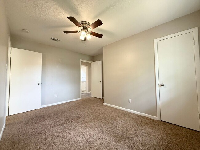 Building Photo - 7401 Valley Dr