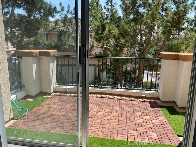 Building Photo - 2003 Ladrillo Aisle